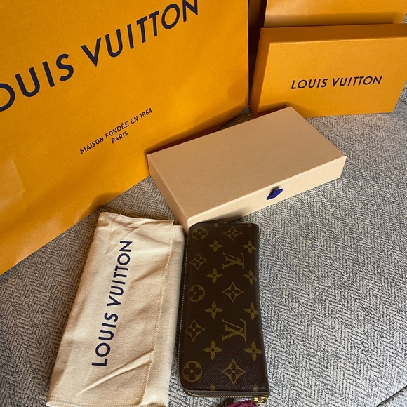 Authentic Louis Vuitton Wallet; Like New - Picture 5 of 16